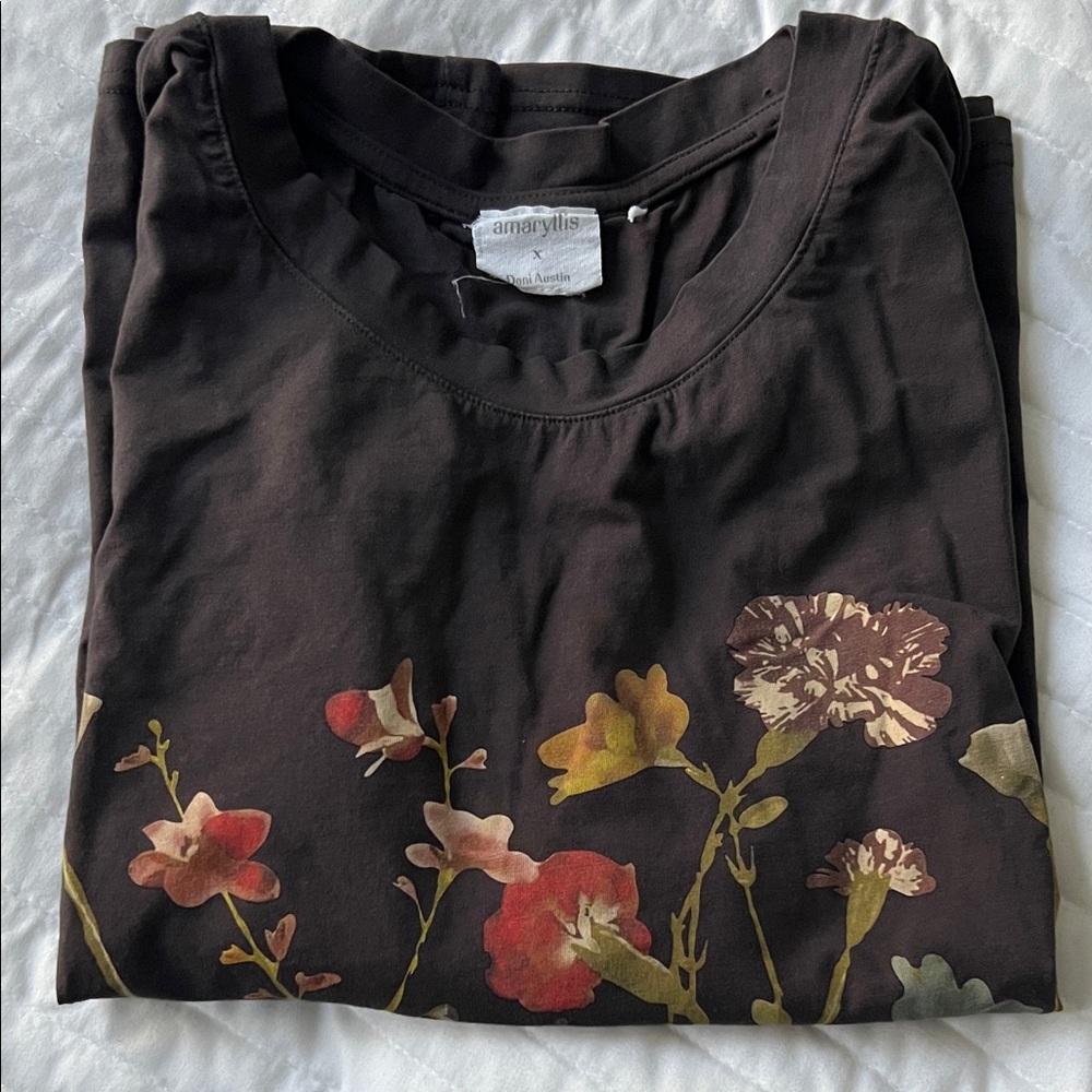 Amaryllis x Dani Austin T-shirt